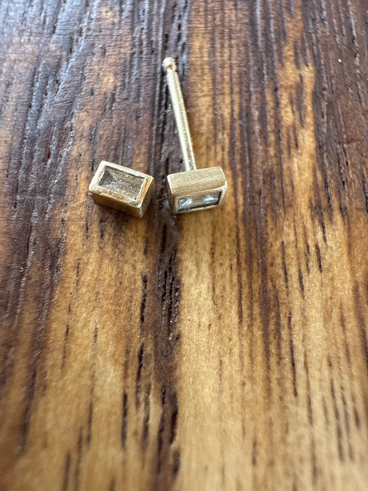 itsy diamond studs